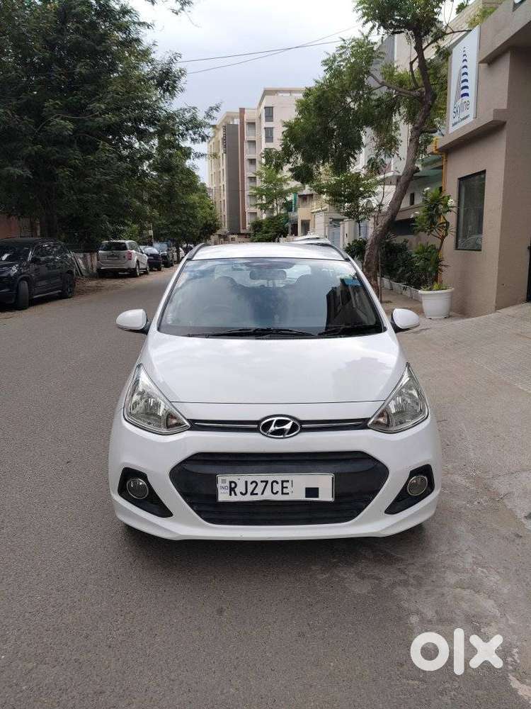 Hyundai Grand I10 Sportz, 2015, Petrol