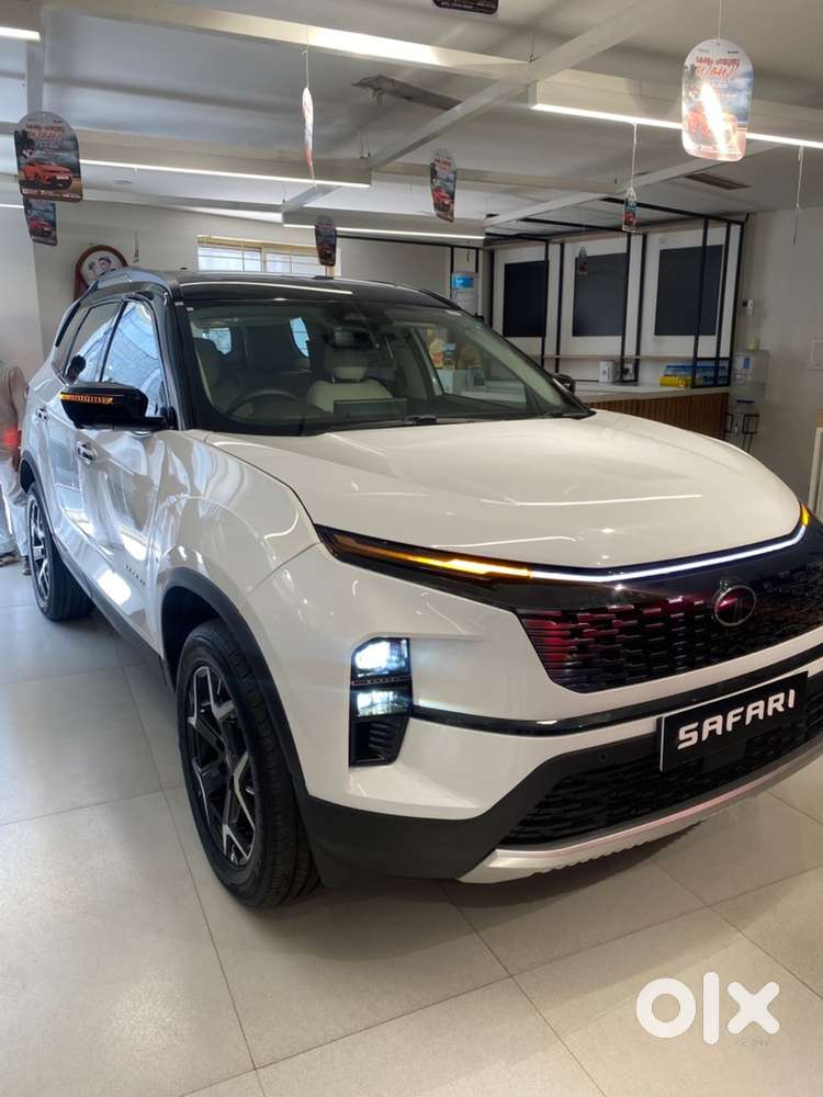 Tata Safari Accomplished X +at Petrol 2025