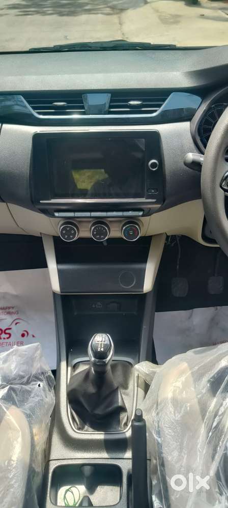 Renault Triber Rxt, 2024, Petrol