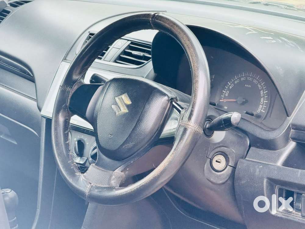 Maruti Suzuki Swift Lxi Bsiv, 2011, Petrol