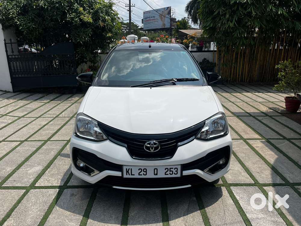 Toyota Etios Liva 1.2 Vx Dual Tone, 2018, Petrol
