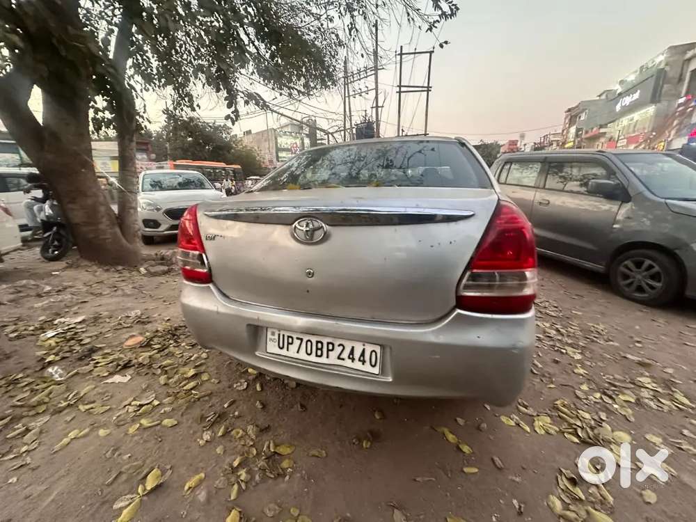 Toyota Etios 1.5 V 2012
