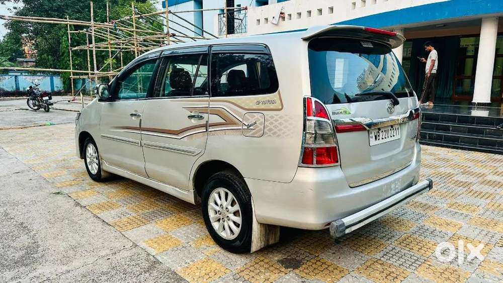Toyota Innova 2004-2011 2.5 V Diesel 8-seater, 2012, Diesel