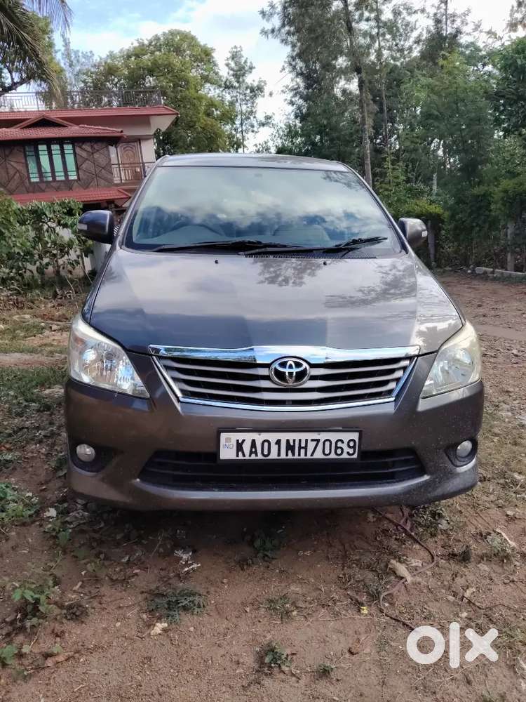 Toyota Innova 2012