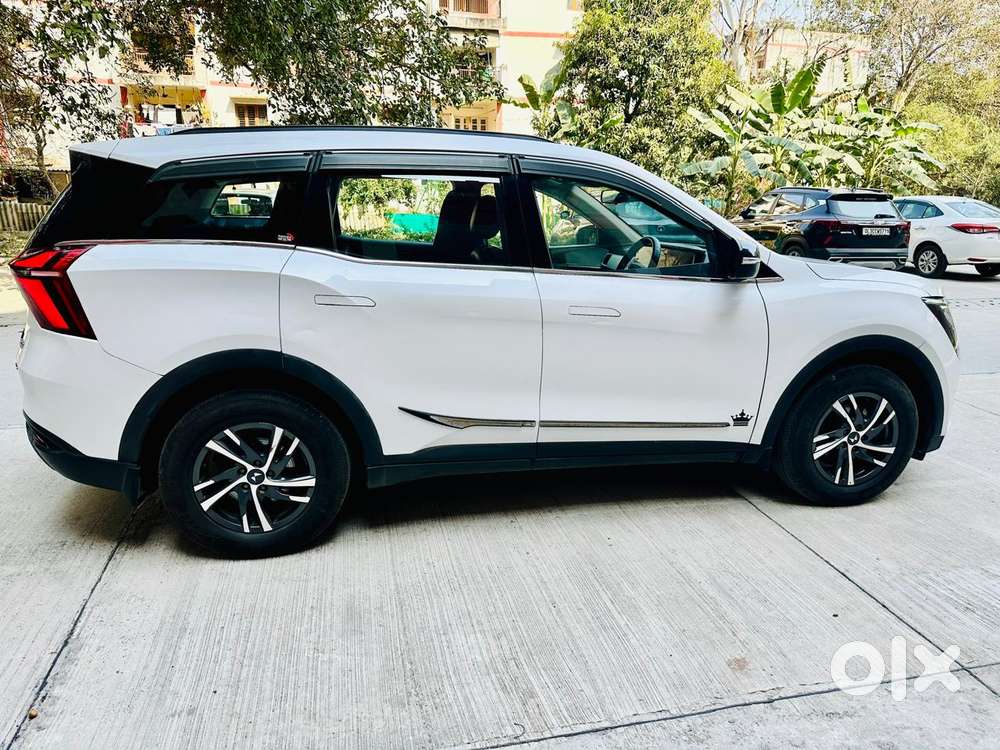 Mahindra Xuv700 2.0 Ax 5 Petrol Mt 7 Str, 2022, Petrol