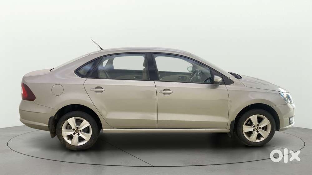 Skoda Rapid 1.6 Mpi At Style, 2016, Petrol