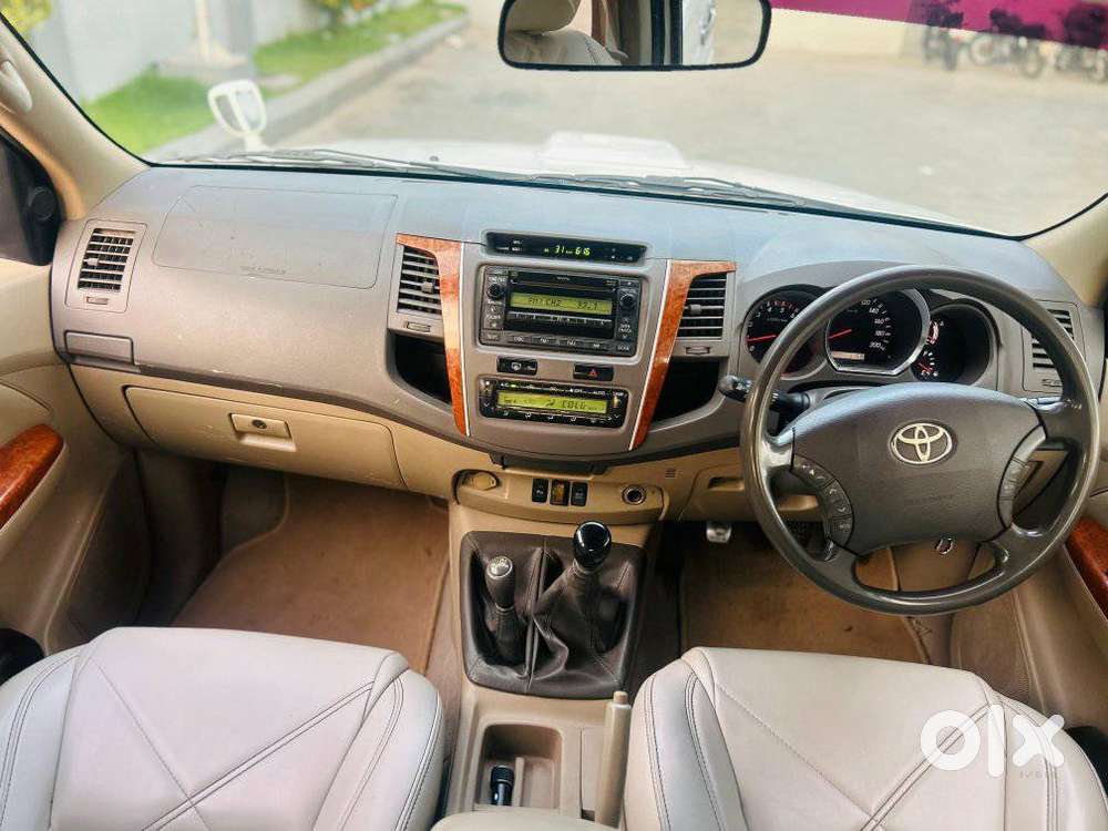 Toyota Fortuner 3.0 4x4 Manual, 2011, Diesel