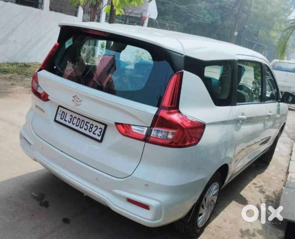 Nov 2025, Maruti Ertiga, White Colour, Petrol+cng,