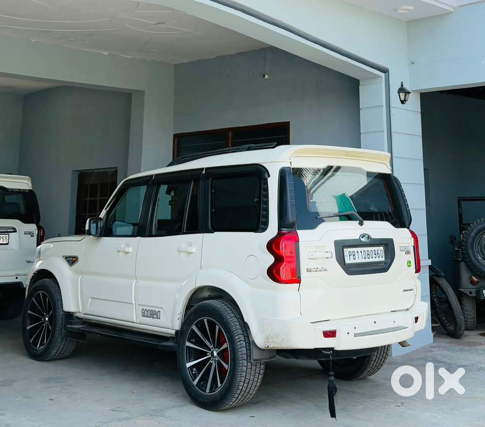 Mahindra Scorpio Diesel 2015 Variant S10