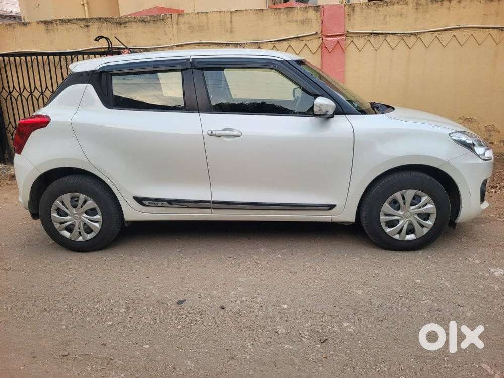 Maruti Suzuki Swift Vxi + Manual, 2021, Petrol
