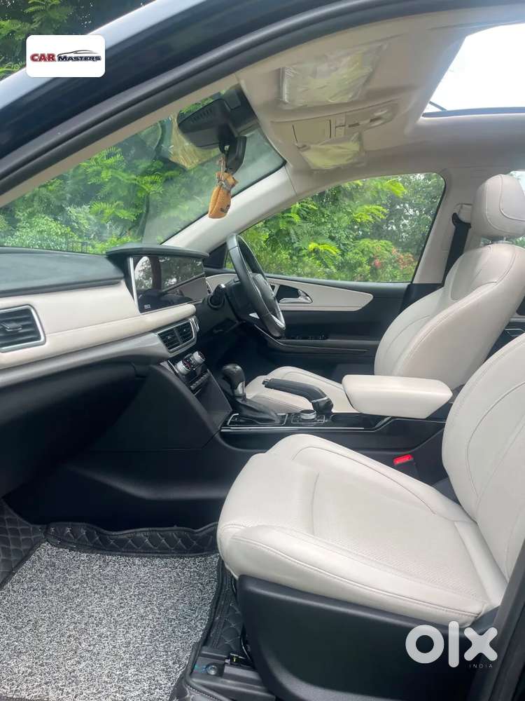 Mahindra Xuv700 Ax7 Luxury Pack Awd, 2024, Petrol