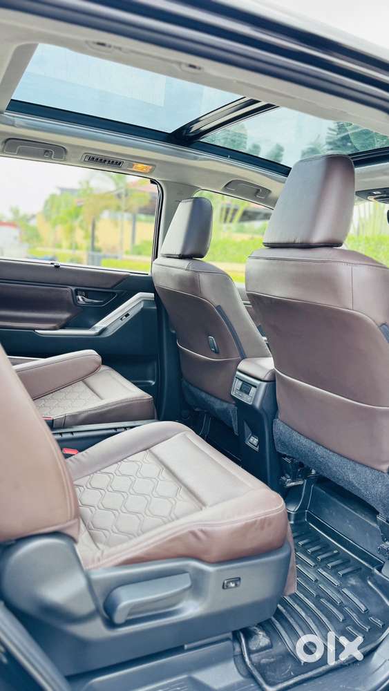 Toyota Innova Hycross 2.0 Zx Hybrid 7 Str, 2025, Petrol
