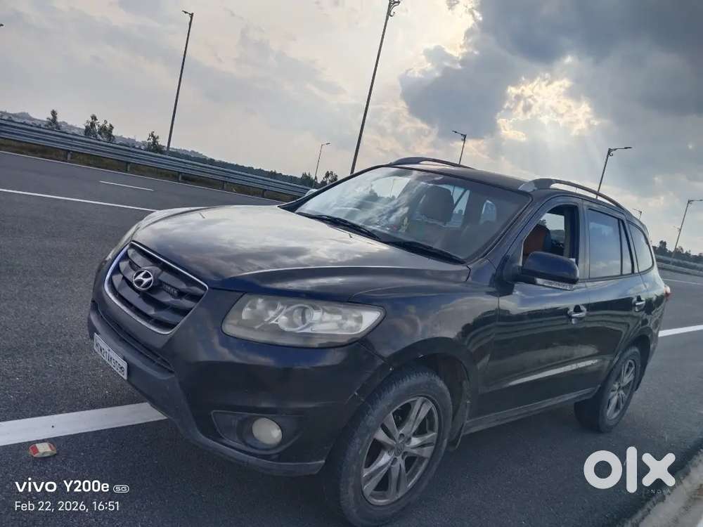 Hyundai Santa Fe 2012 Diesel 196000 Km Driven 7+1 Seating Capasity