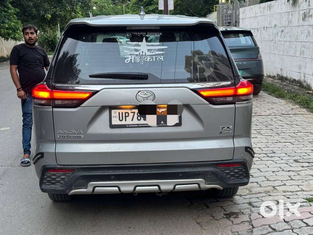Toyota Innova Crysta 2.8 Zx At 7 Seater, 2025