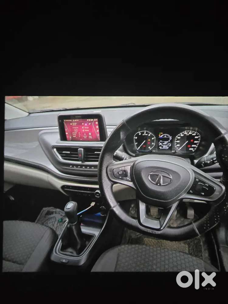 Tata Altroz Dec.2023 Petrol Well Maintained