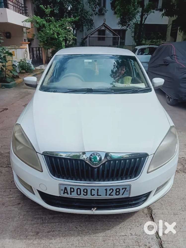 Skoda Rapid Ambition 1.6 Tdi 2012