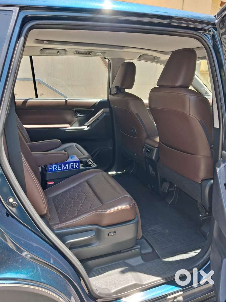 Toyota Innova Hycross 2.0 Zx (o) Hybrid 7 Str, 2023, Petrol