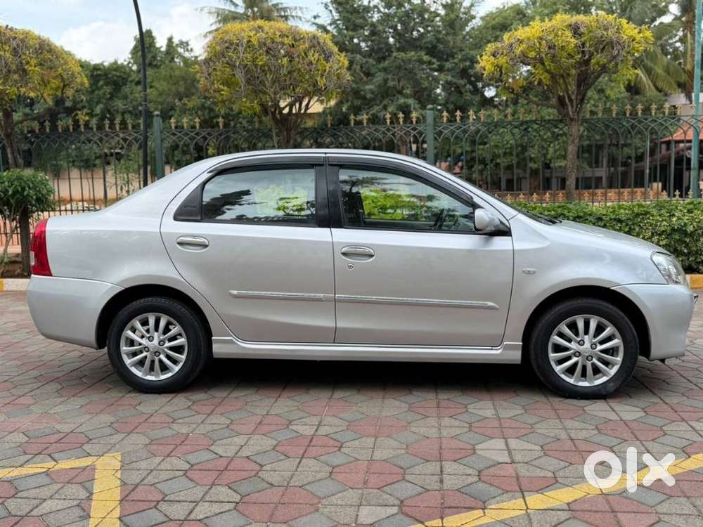 Toyota Etios V, 2011, Petrol
