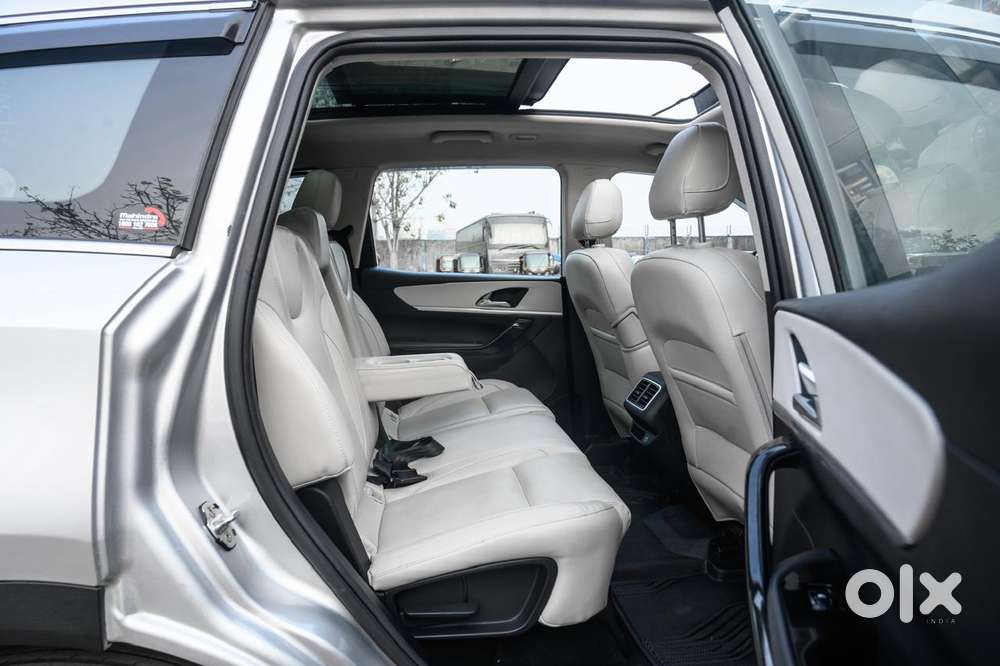 Mahindra Xuv700 2.2 Ax 7 Diesel At Luxury Pack Str Awd, 2022, Diesel