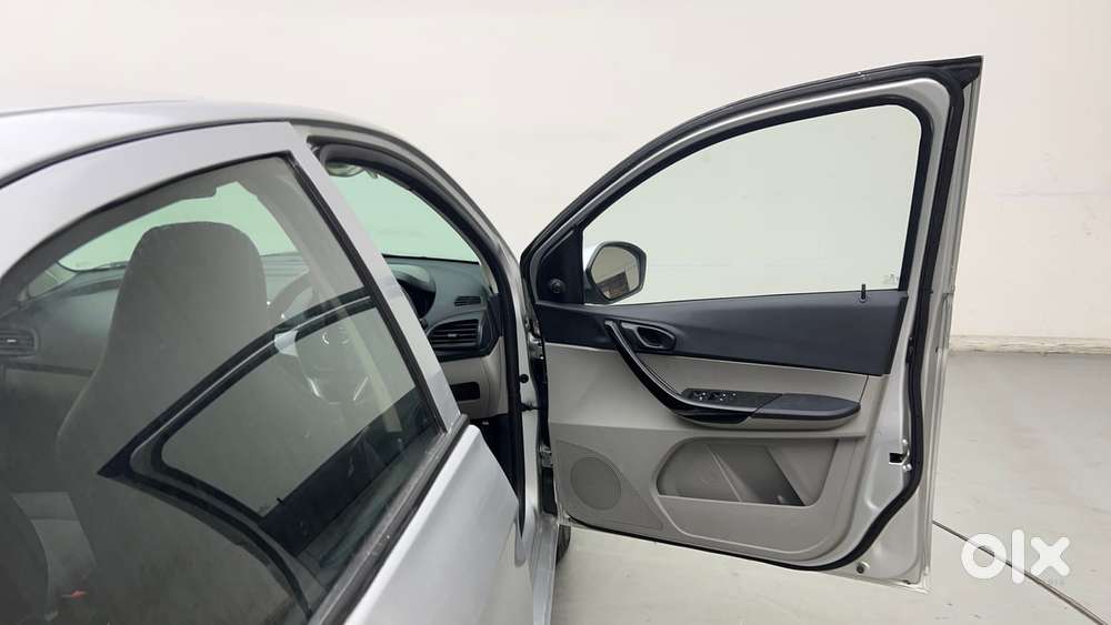 Tata Tiago 1.2 Revotron Xm, 2017, Petrol