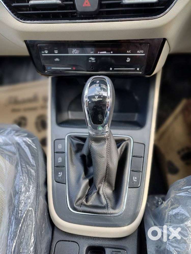 Skoda Slavia 1.0 Tsi Style At, 2024, Petrol