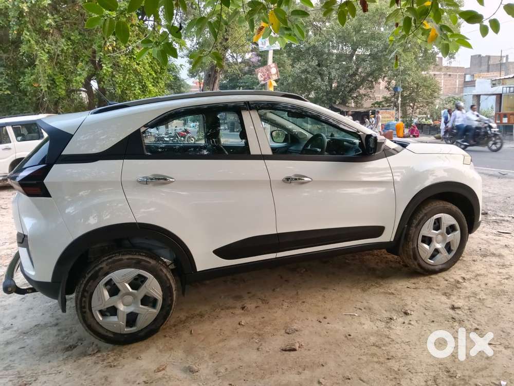 Tata Nexon Creative 2025 Diesel Manual Year