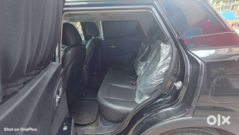 Mahindra Xuv300 W8 1.2 Petrol Dual Tone, 2025, Petrol