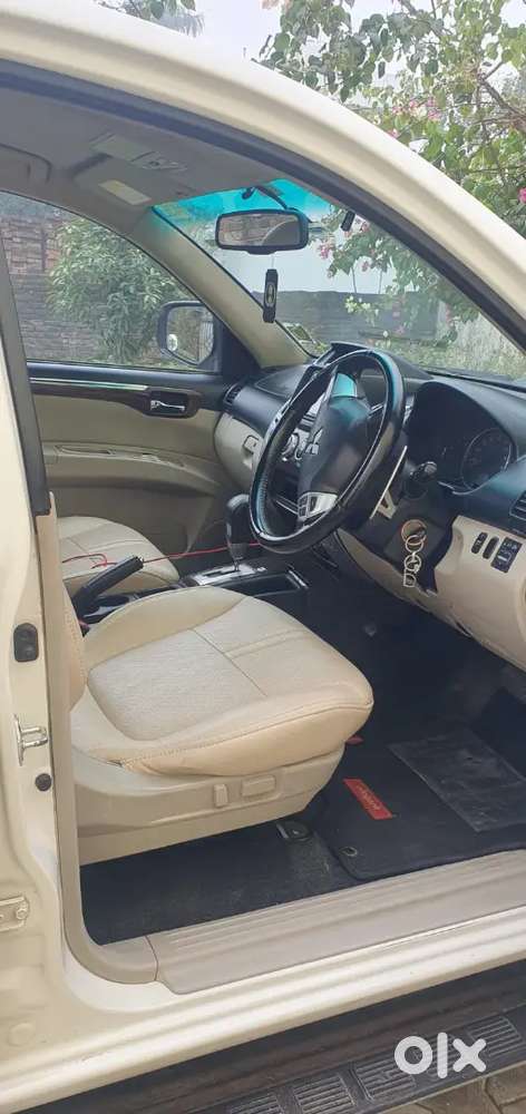 Mitsubishi Pajero Sport 2015