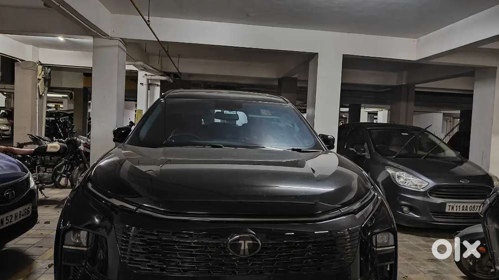 Tata Safari Dark Edition Diesel At With Sunroof 2025