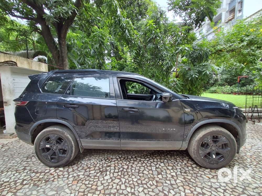 Tata Safari Accomplished + Dark Edition(at)