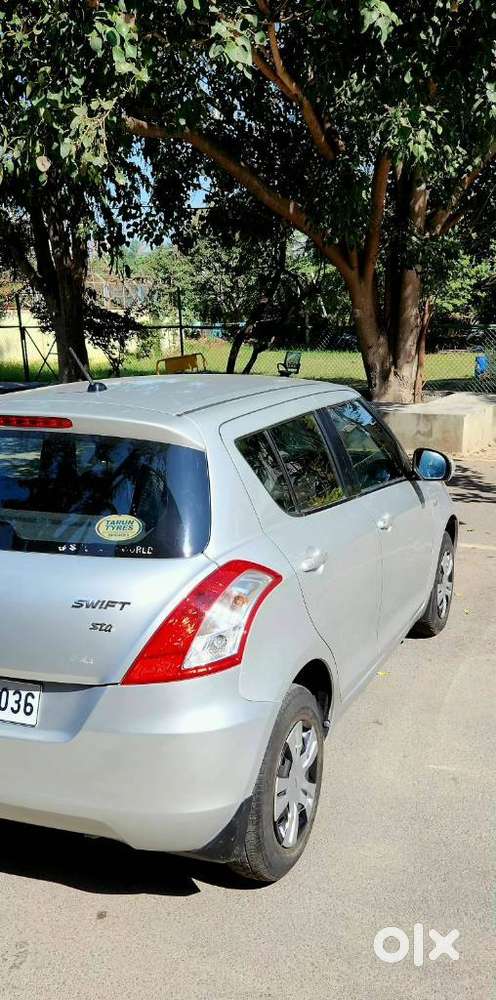 Maruti Suzuki Swift Vxi + Manual, 2013, Petrol