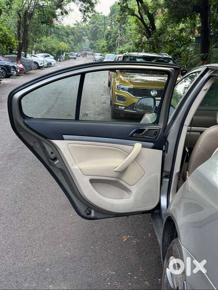Skoda Laura 2011 Petrol Well Maintained
