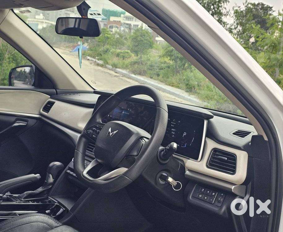 Mahindra Xuv700 2.0 Ax 5 Petrol At Str, 2022, Petrol