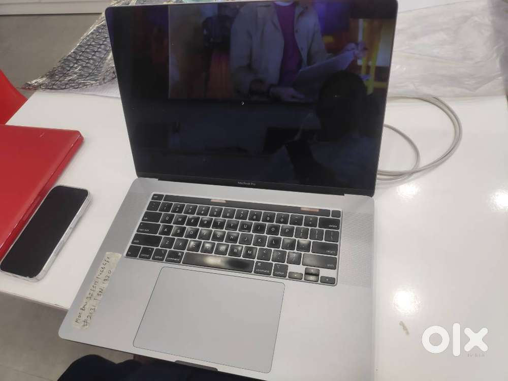 MacBook i7 9th gen 32gb ram 512 ssd 4Gb graphic Card 4 typeC port