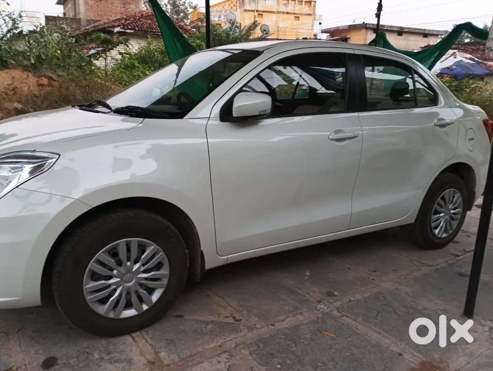 Maruti Suzuki Dzire Desember 2023 Petrol 26000 Km Driven