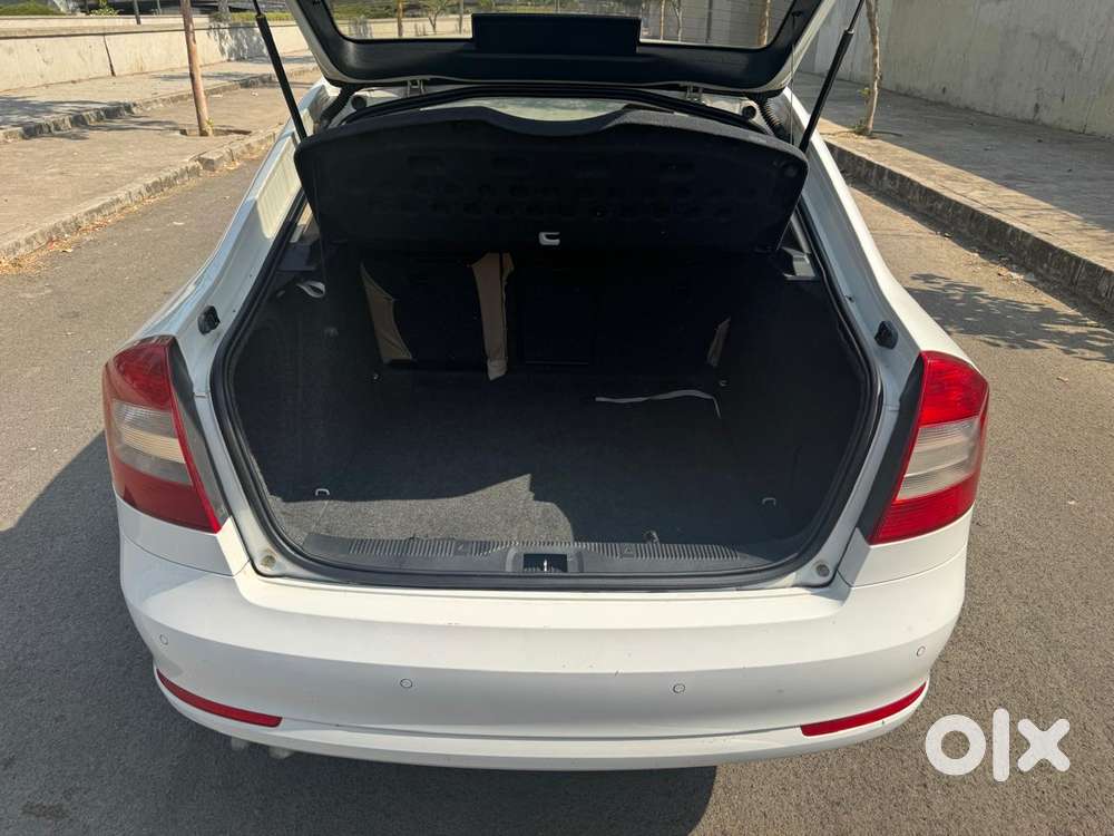 Skoda Laura Ambition 2.0 Tdi Cr Mt, 2011, Diesel