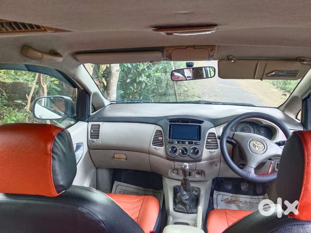 Toyota Innova 2.5 E 8 Str, 2010, Petrol