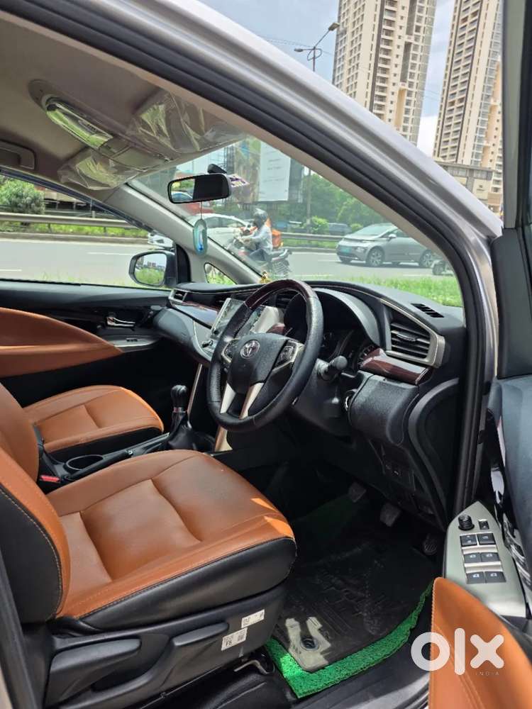 Toyota Innova Crysta [2020-ongoing] 2.4 Vx 8 Str, 2025, Diesel