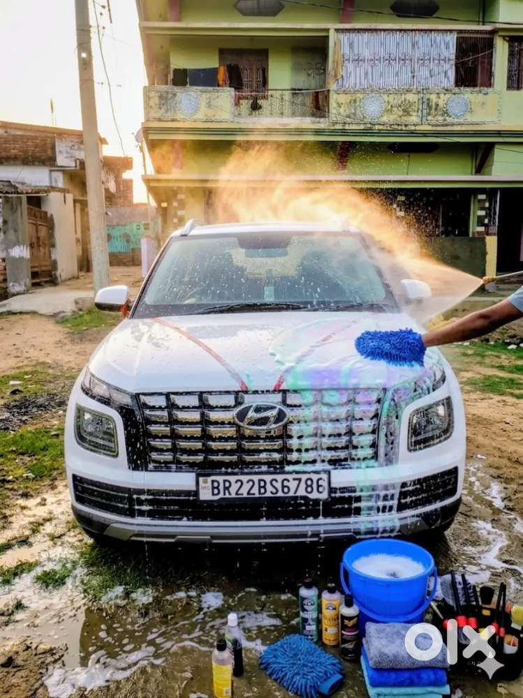 Hyundai Venue 2025 Petrol 5500 Km Driven