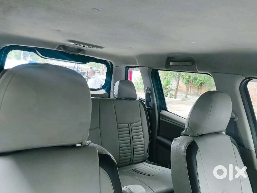 Mahindra Tuv 300 2016 Dual Tone