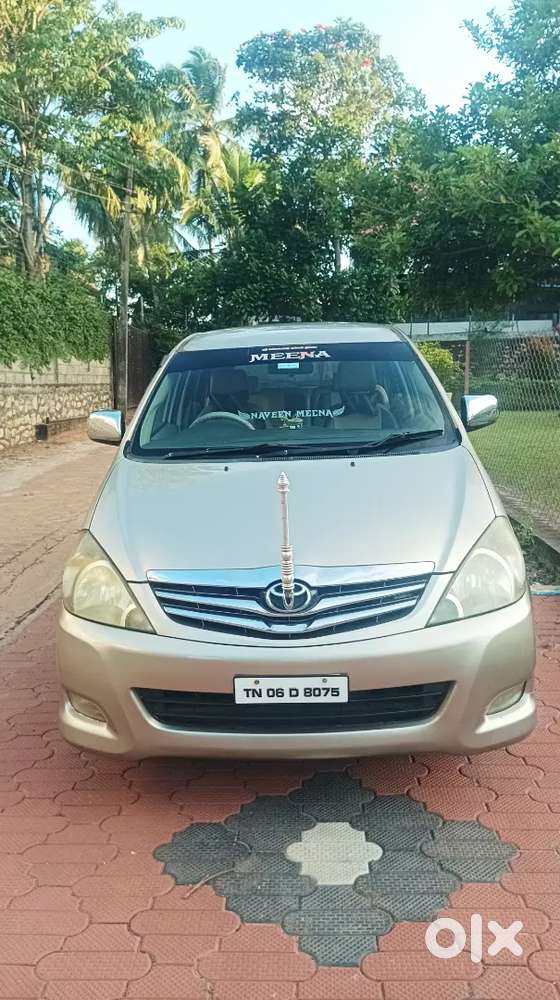 Toyota Innova 2.5 V Diesel 2011 Car For Sale