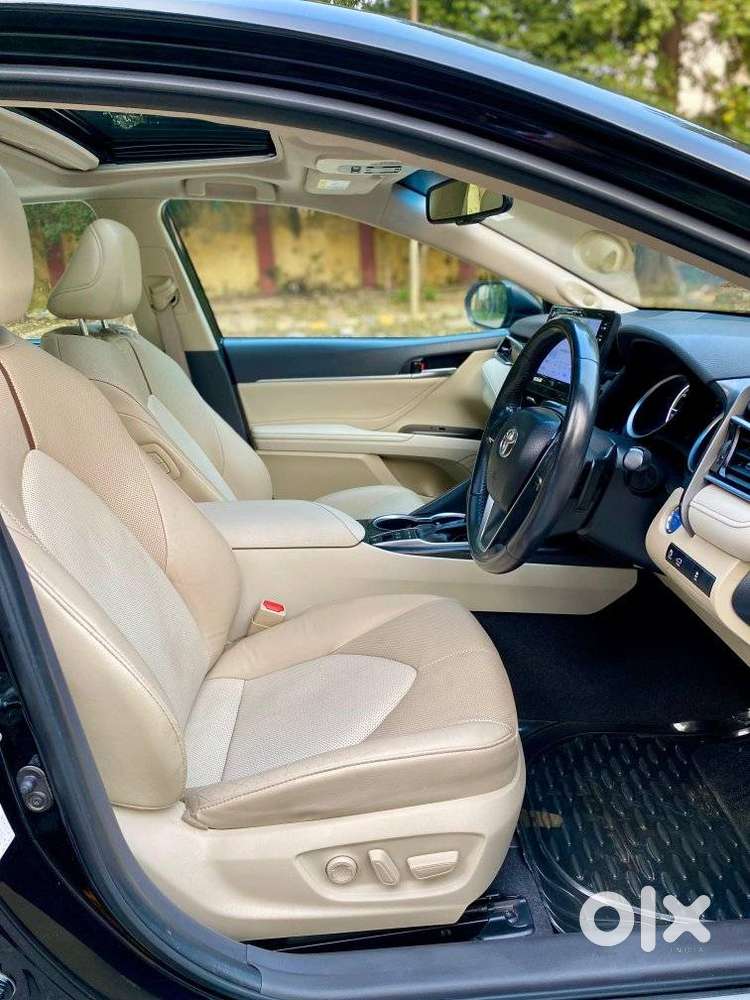 Toyota Camry [2019-ongoing] 2.5 Hybrid, 2022, Cng & Hybrids