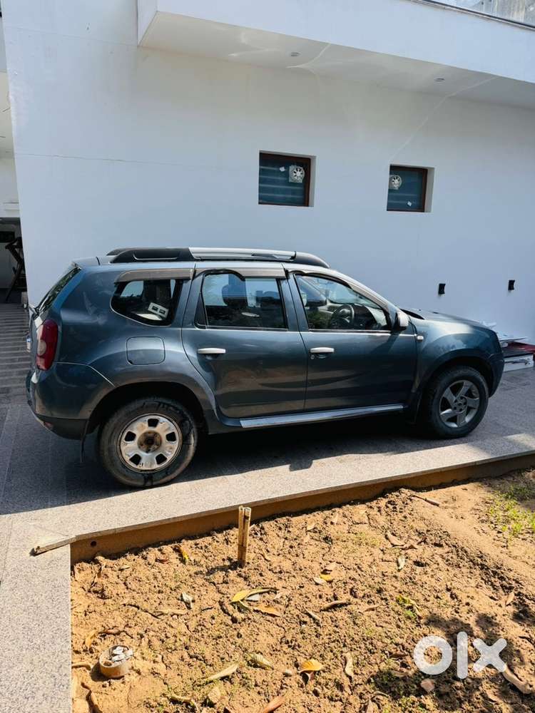 Renault Duster Rxz Top End Diesel ( Blue Colour )