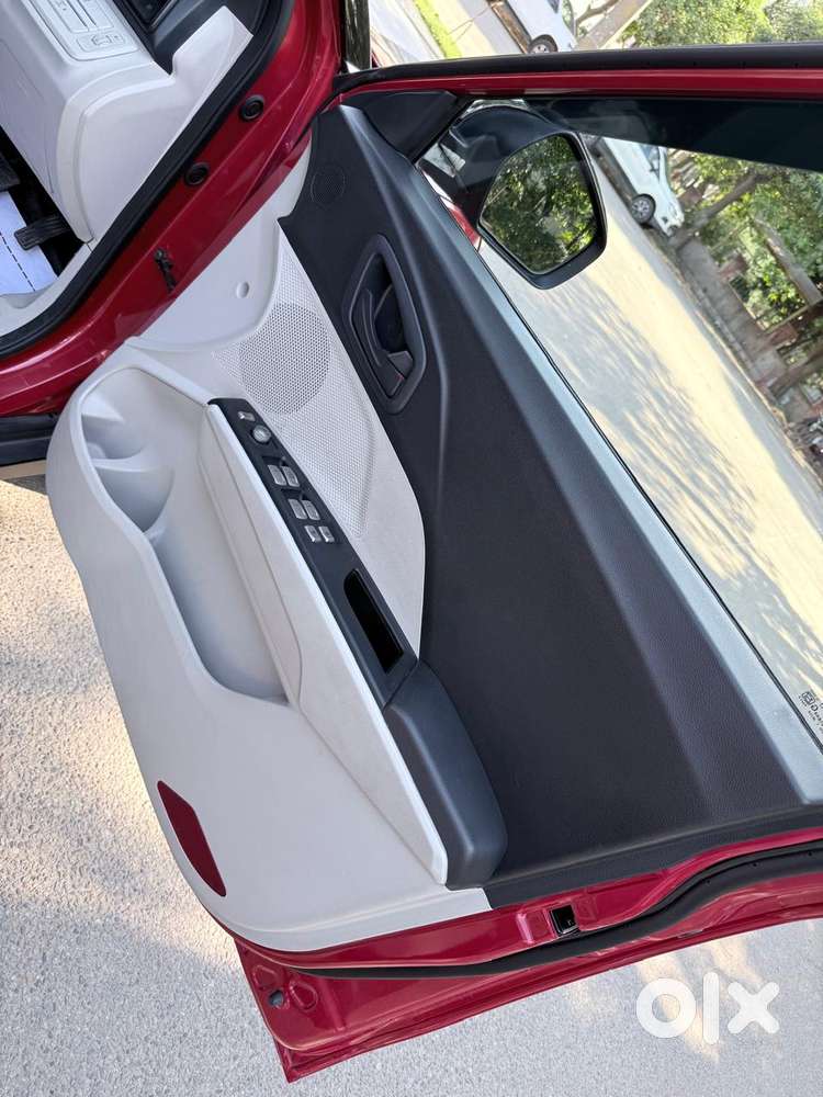 Mahindra Xuv300 1.2 W6 Amt Petrol, 2023, Petrol