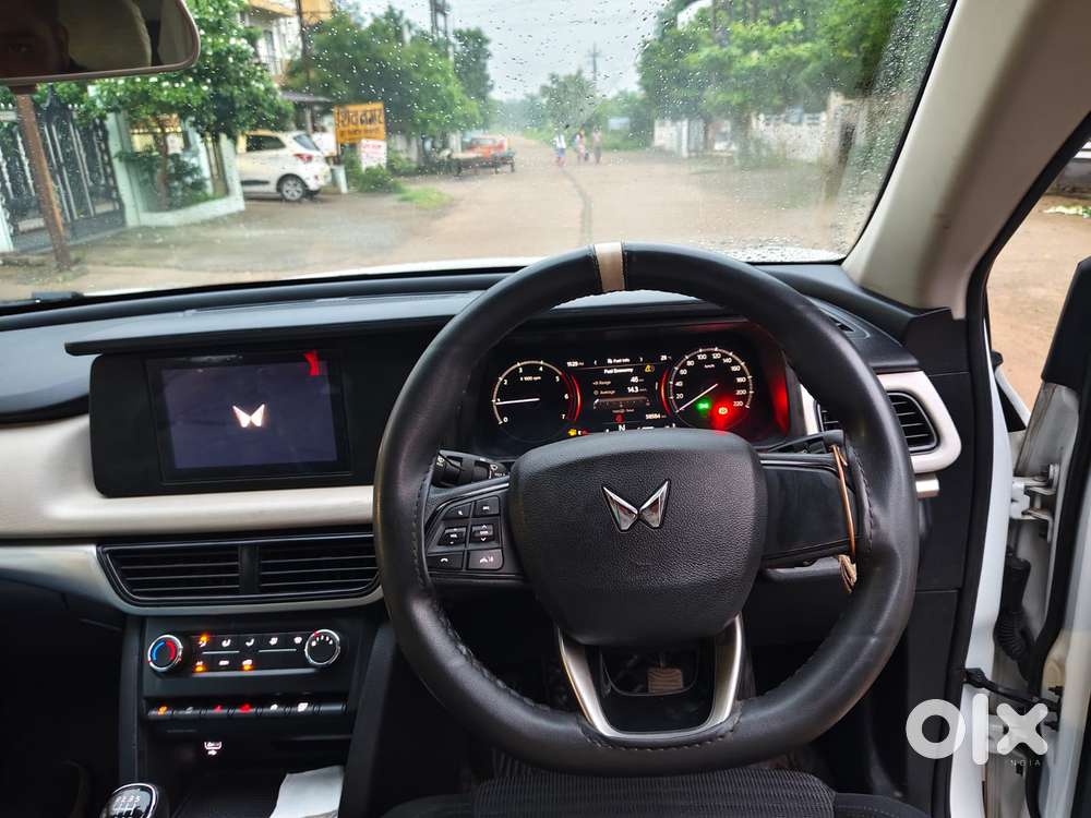 Mahindra Xuv700 2.2 Mx Diesel Mt 5 Str, 2022, Diesel