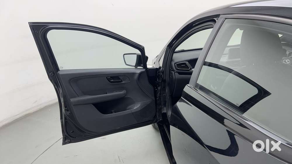 Tata Altroz 1.2 Xza Plus Dark Edition Dct, 2022, Petrol
