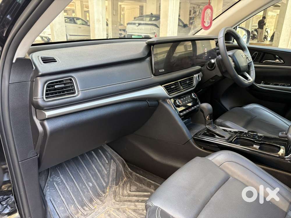 Mahindra Xuv700 2.2 Ax 7 Diesel At Luxury Pack Str, 2025, Diesel