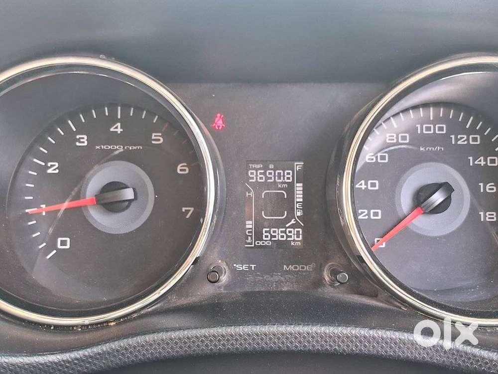 Mahindra Tuv 300 T10, 2019