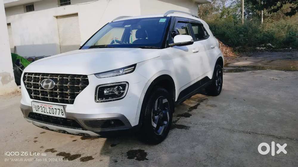 Hyundai Venue 2021 Petrol 60000 Km Driven