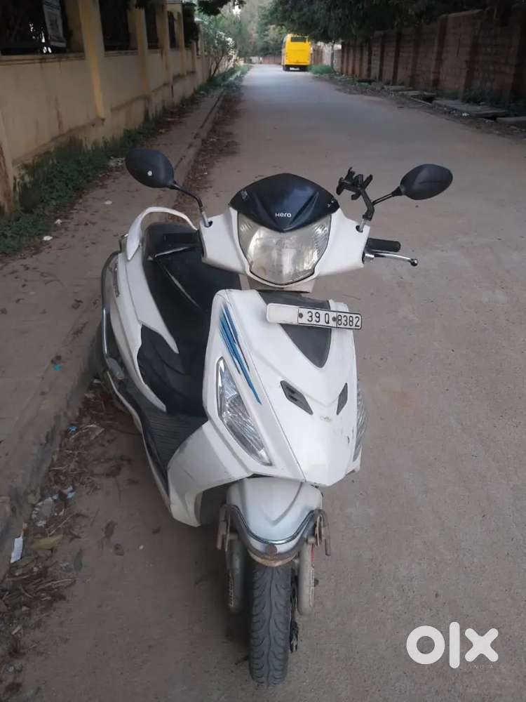 White Hero Maestro Edge Scooty Price Maestro Edge 125 Hero Scooty
